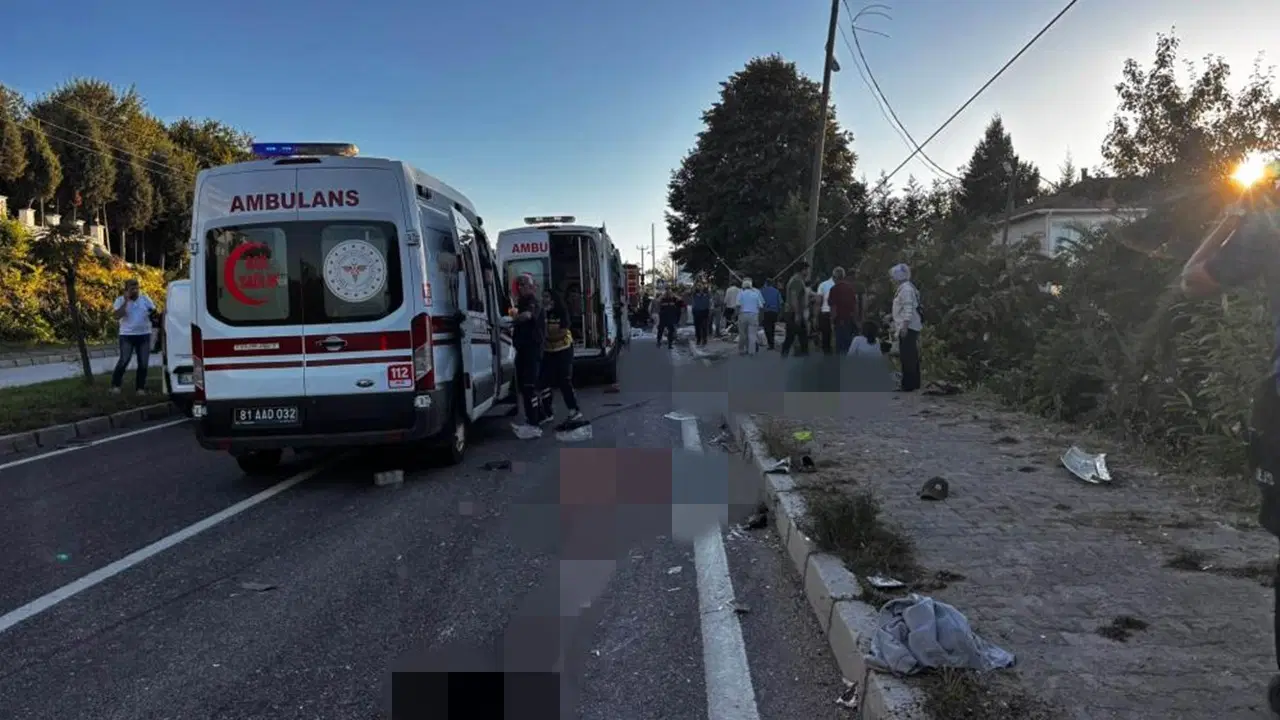 Düzce Akçakoca'da korkunç kaza: 4 ölü, 8 yaralı