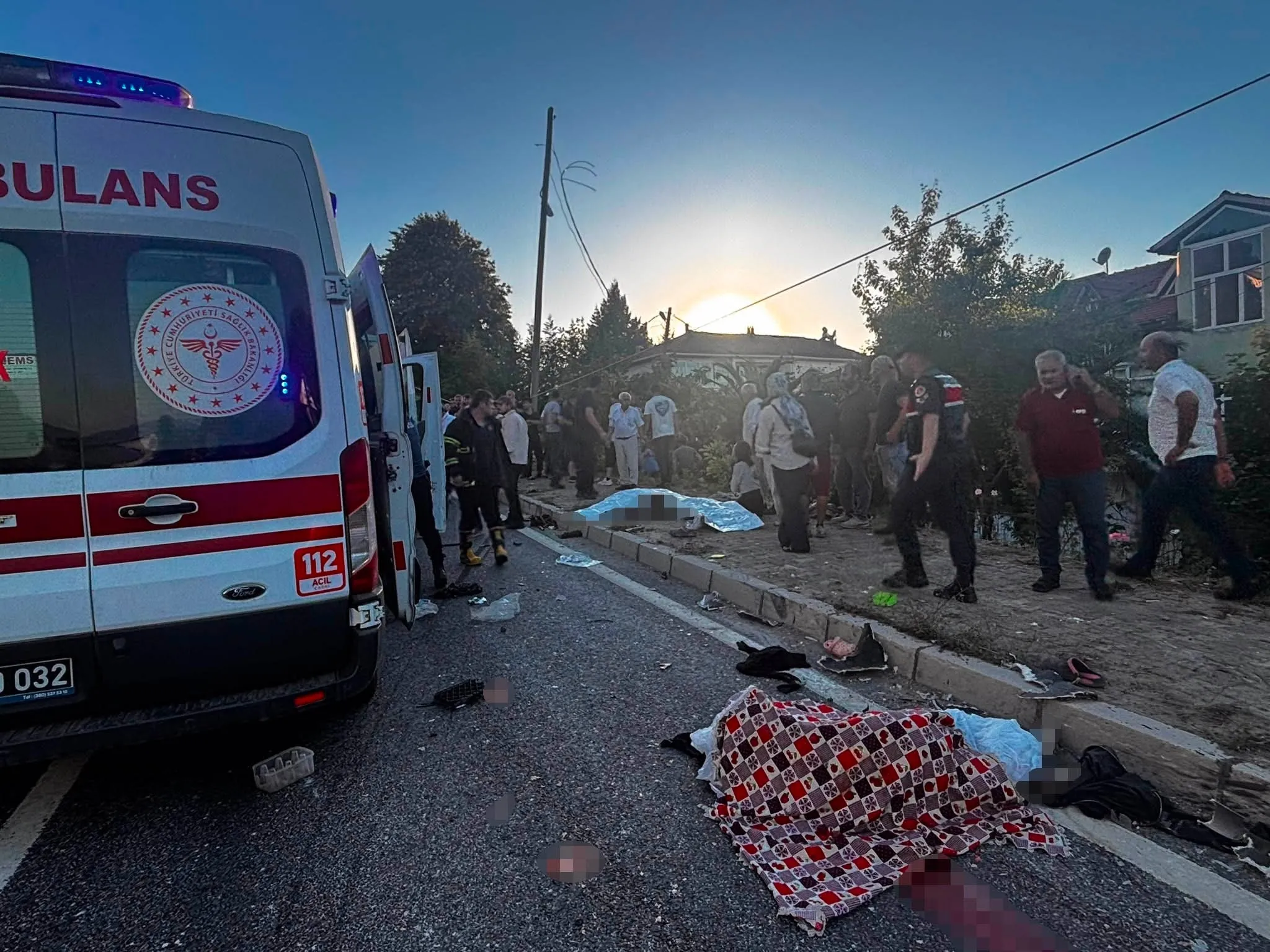 Düzce Akçakoca'da feci kaza: 4 ölü, 8 yaralı