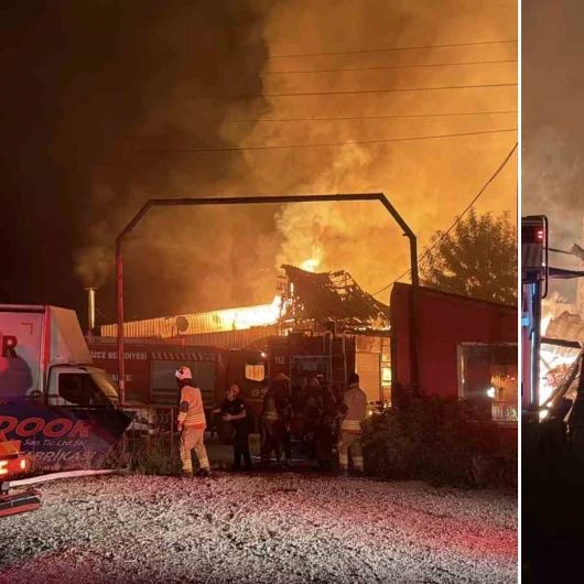 Düzce'de kapı fabrikasında yangın: İtfaiye müdahalesi sürüyor