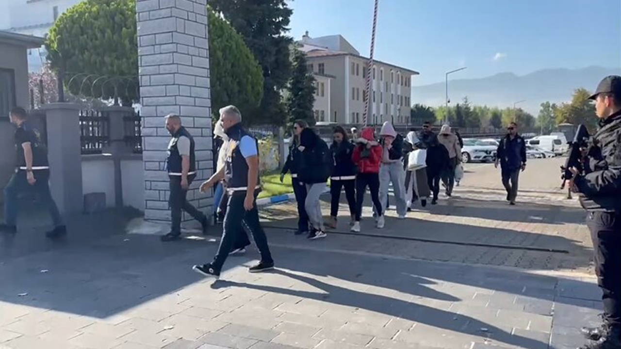 Düzce'de masaj salonlarına fuhuş operasyonu: 5 tutuklama