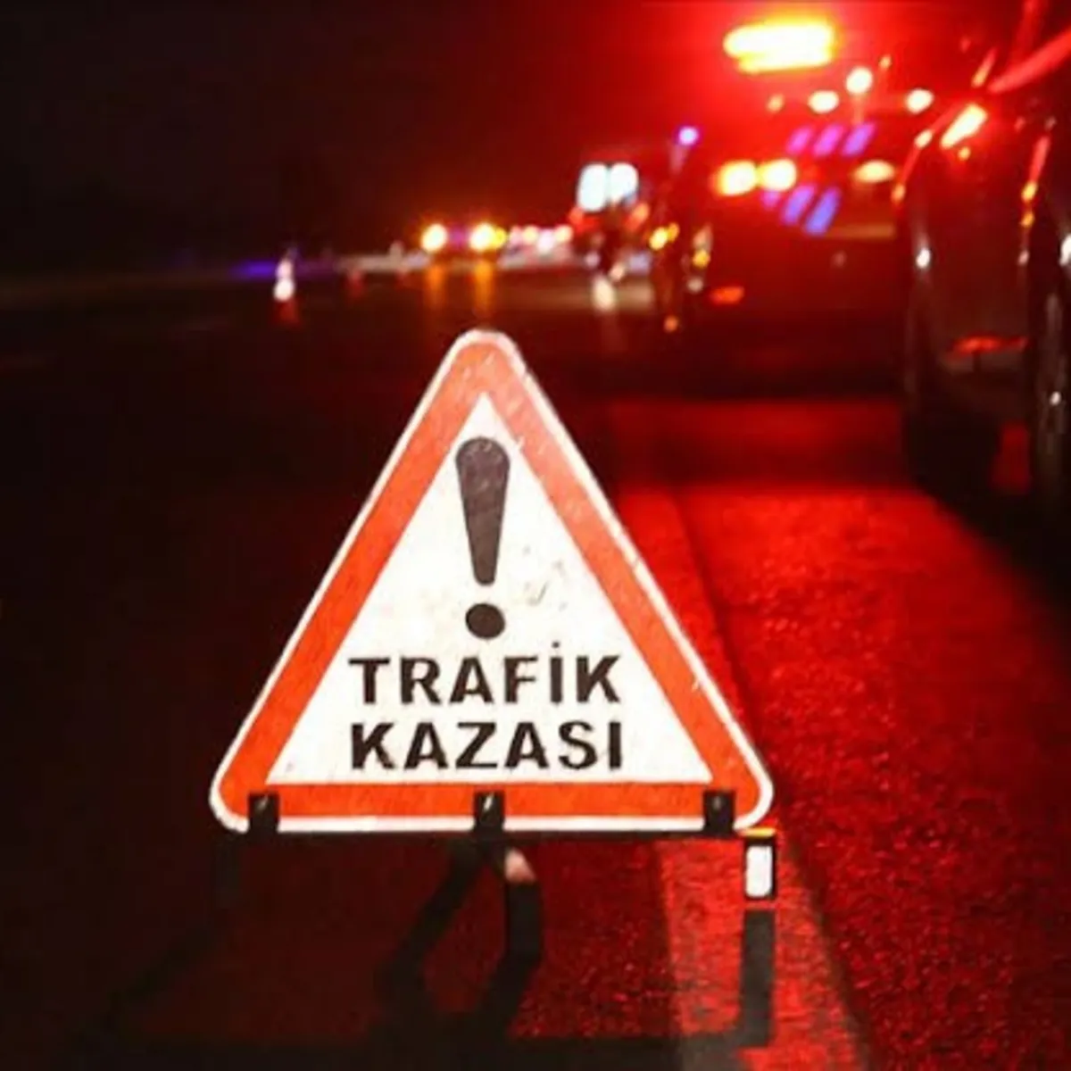 Düzce'de Otomobil Bariyerlere Çarpıp Devrildi: 1 Yaralı