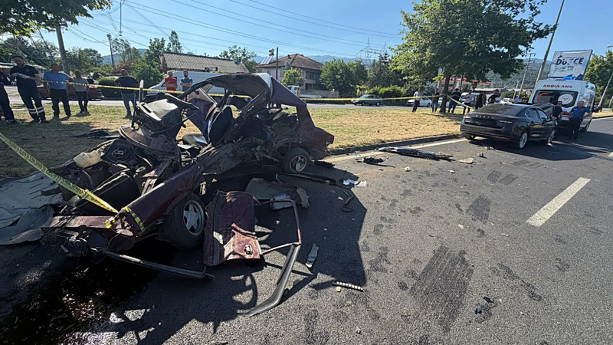 Düzce'de trafik kazası: 1 ölü, AK Partili vekil Öztürk ve oğlu yaralı