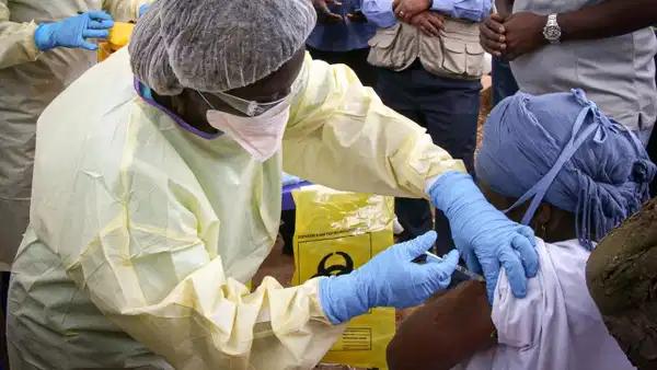 Ebola Krizi Büyüyor: Yeni Suşa Karşı Aşı Yarışı Başladı