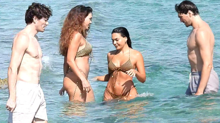 Ebru Şahin ve Cedi Osman Çeşme'de Tatil Keyfi