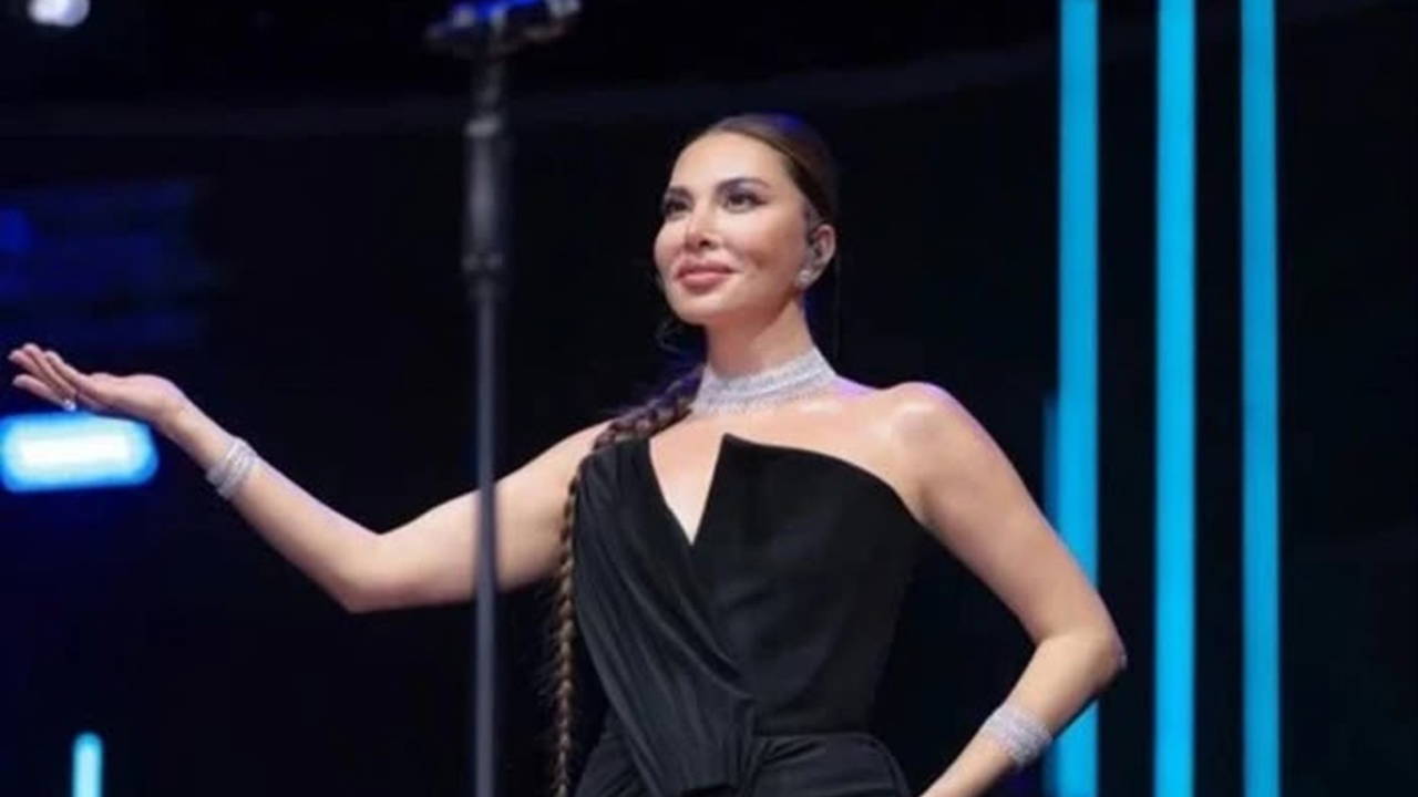 Ebru Yaşar, Ayvalık'ta Senfonik Konserle Hayranlarını Büyüledi