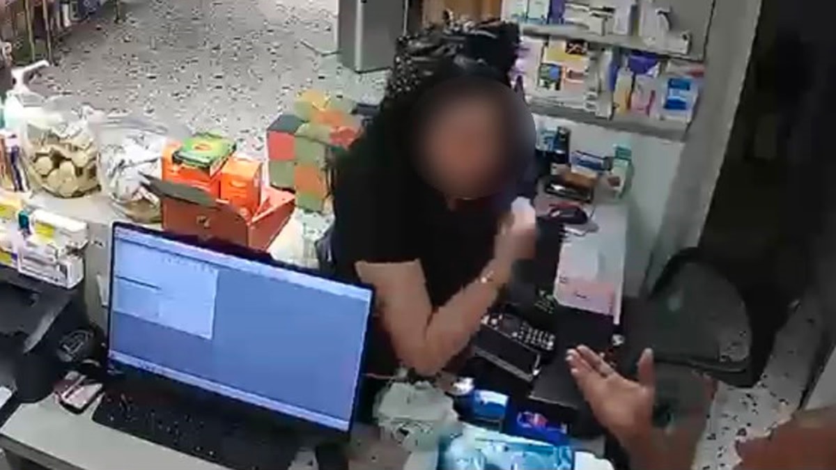 Eczaneye Girip Eczacıyı Darbeden Kadın Tutuklandı