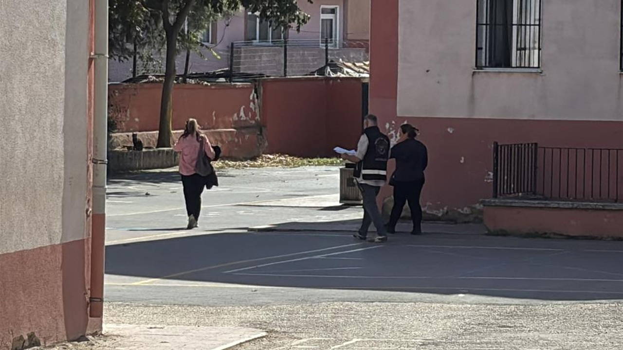 Edirne'de okula silah getiren öğrenci ve ailesi gözaltında
