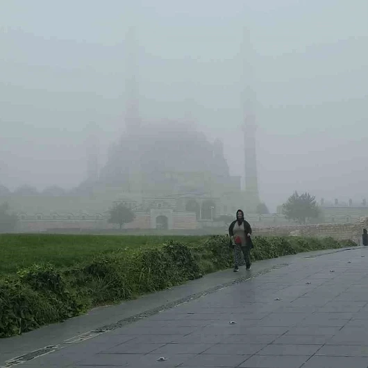 Edirne Sabahı Sis Altında: Selimiye Görünmez Oldu