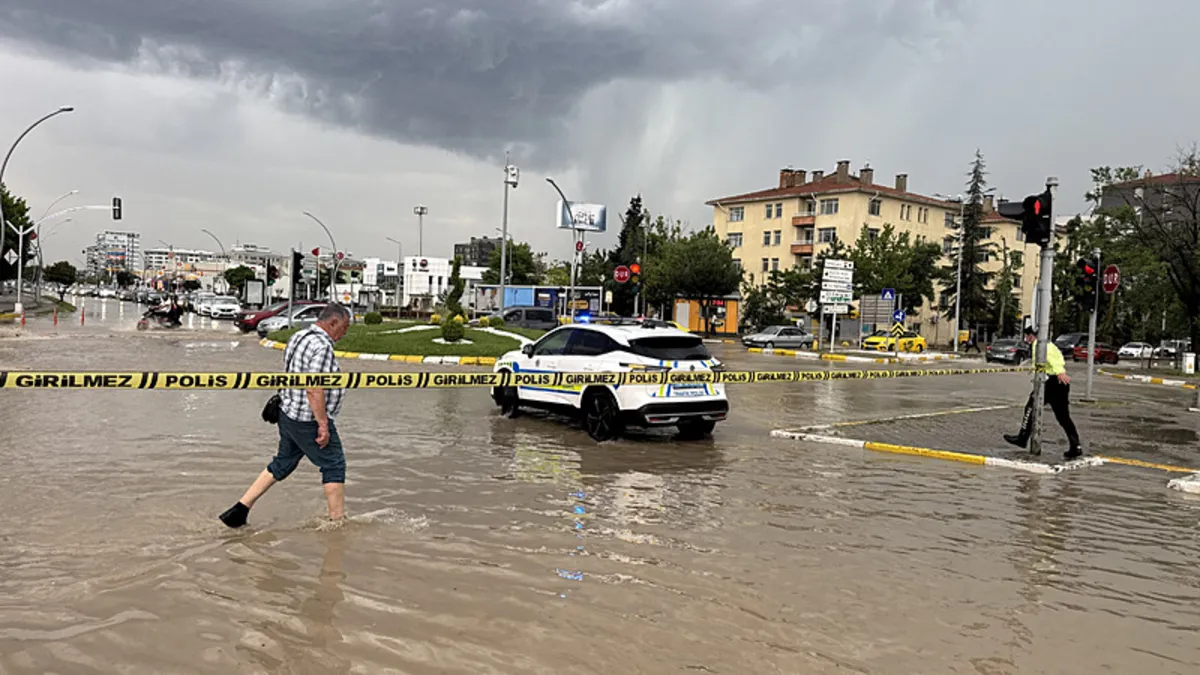Edirne'de şiddetli sağanak ve dolu hayatı felç etti