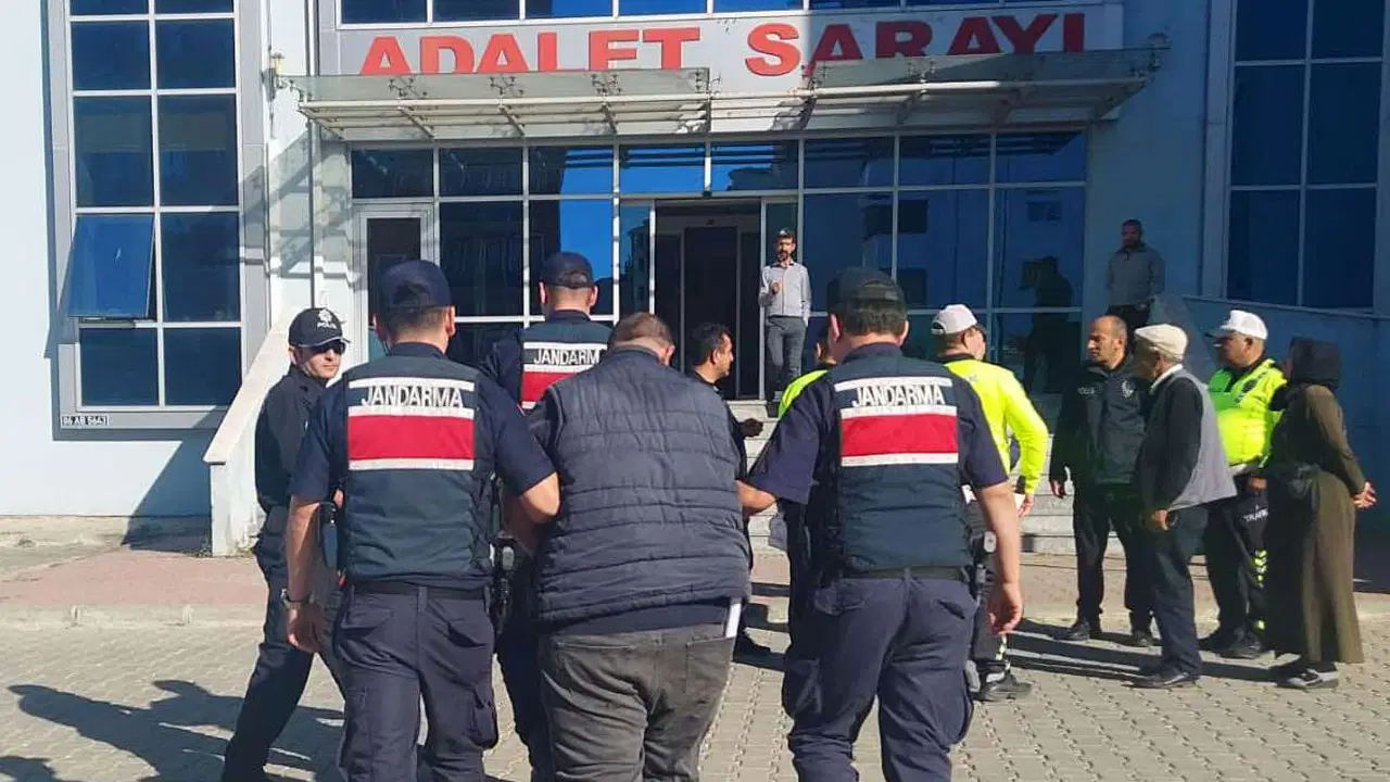 Edirne'de takside 4 kaçak göçmen yakalandı