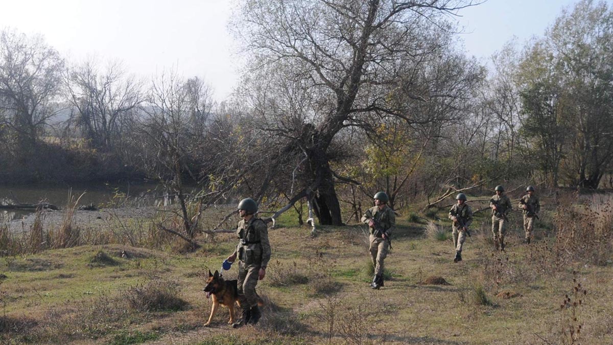 Edirne’de İki Araçta 9 Kaçak Göçmen Yakalandı