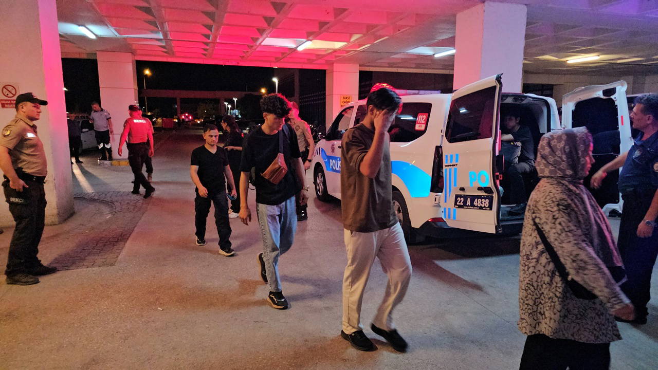 Edirne'de minibüste 24 kaçak göçmen yakalandı
