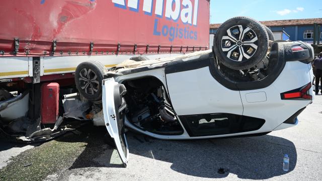 Edirne'de SUV Tır Çarpışması: 1 Ölü, 2 Yaralı