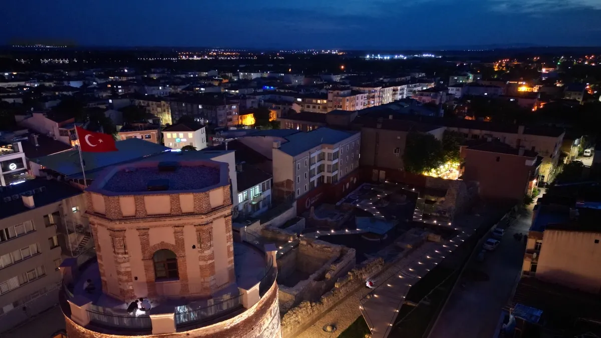 Edirne’nin Tarihi Saat Kulesi Restore Edilerek Açıldı