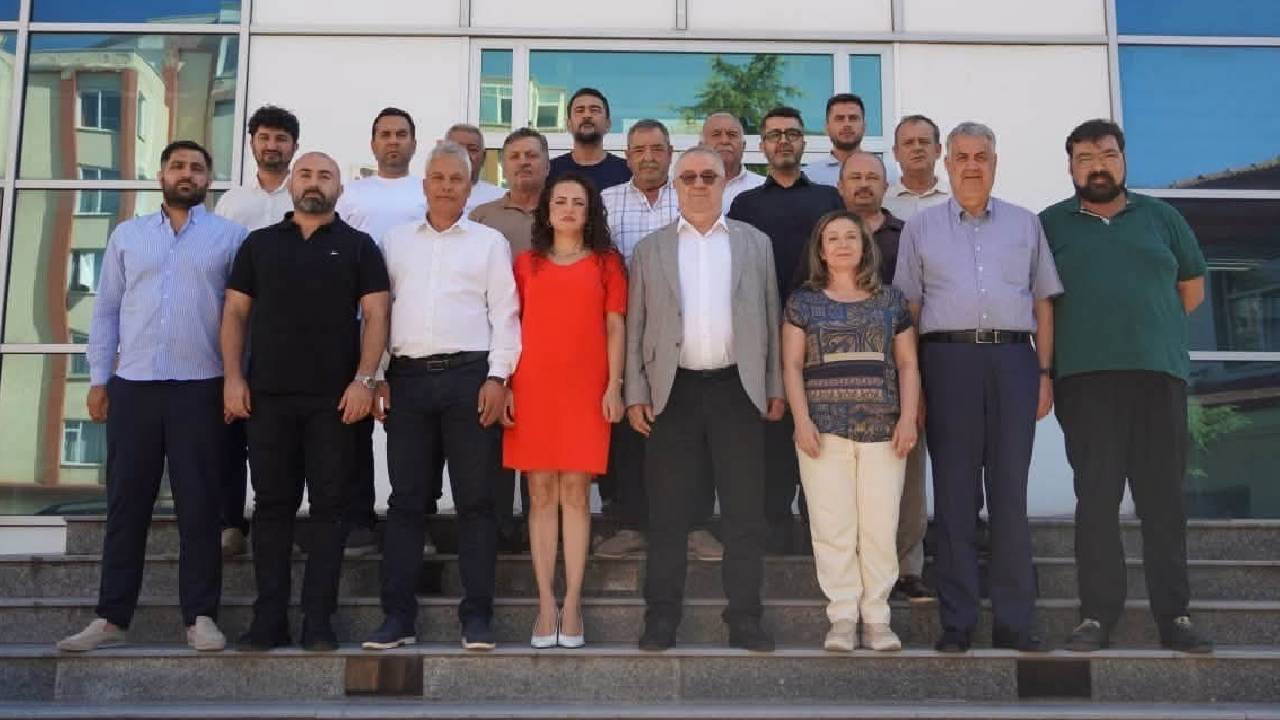 Edremit'te CHP'den Toplu İstifa: Belediye Başkanı ve 19 Üye YENİ Parti'de