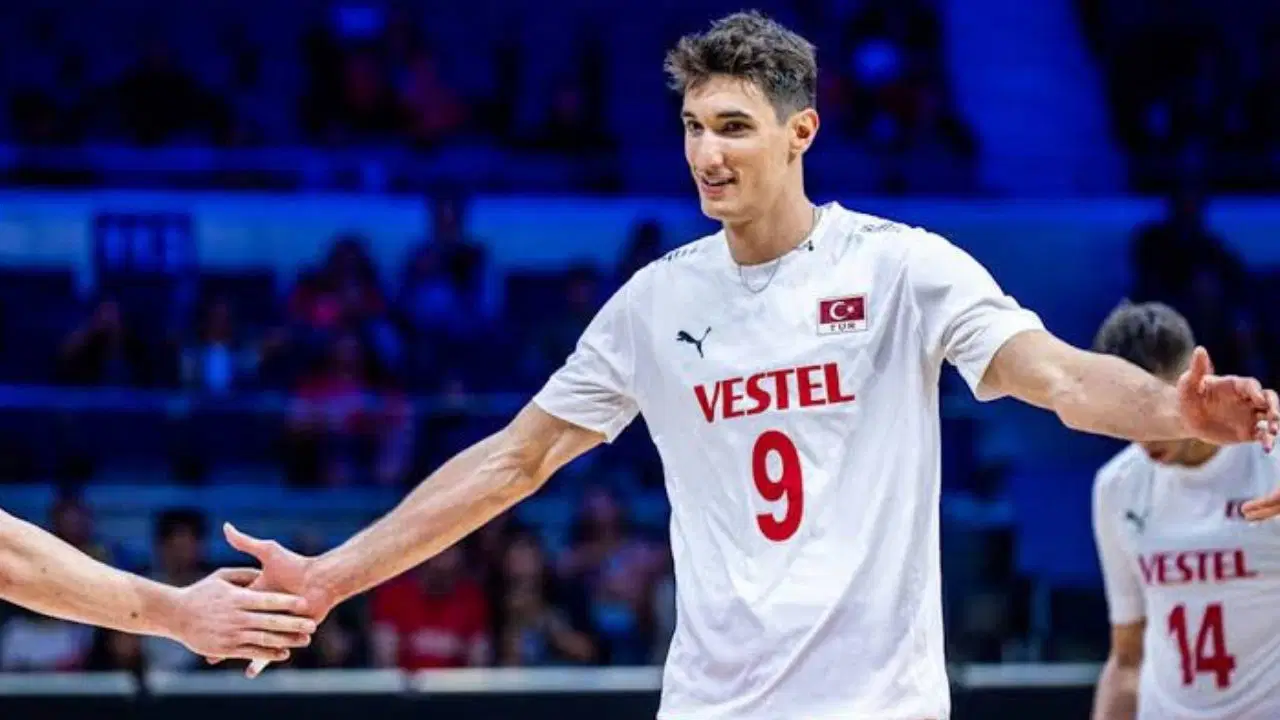Efe Mandıracı Galatasaray'da: Milli Voleybolcunun Kariyeri ve Başarıları