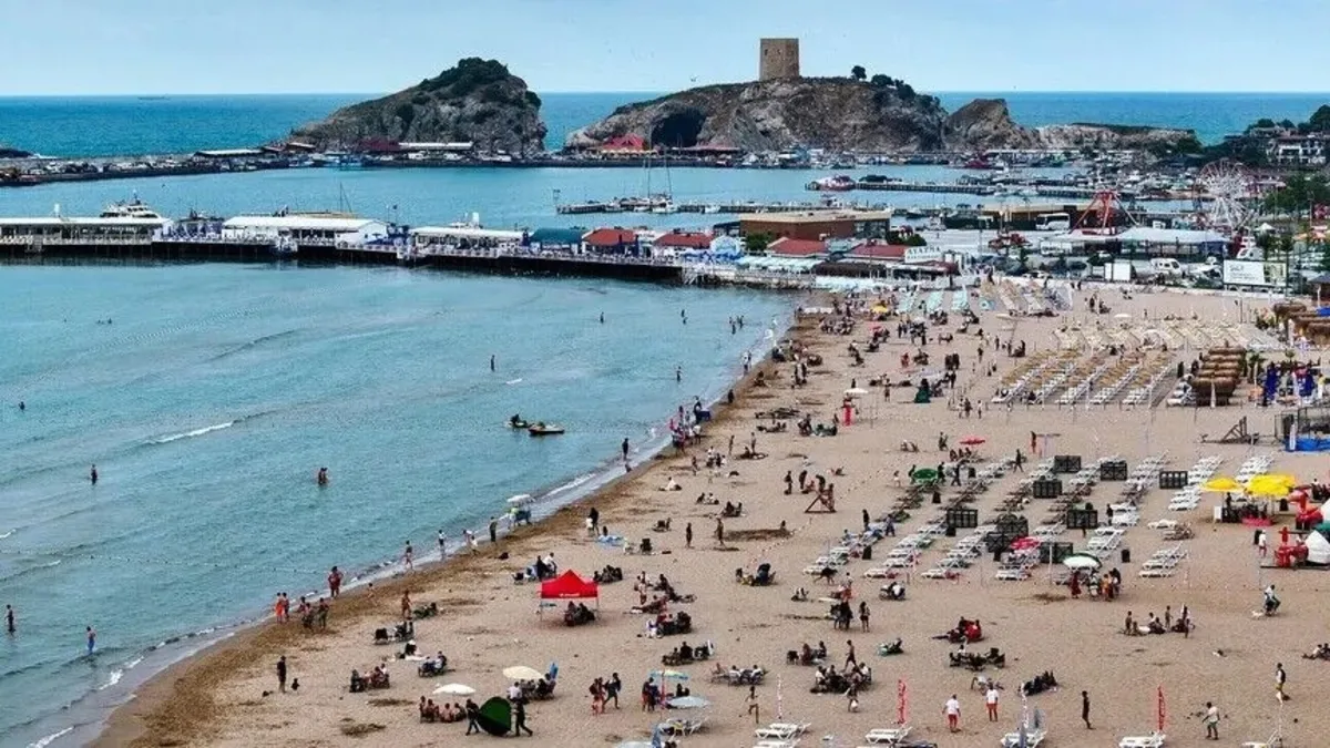 Ege'de Kıyı İşgali Seferberliği: Çeşme'de Şezlonglar Söküldü