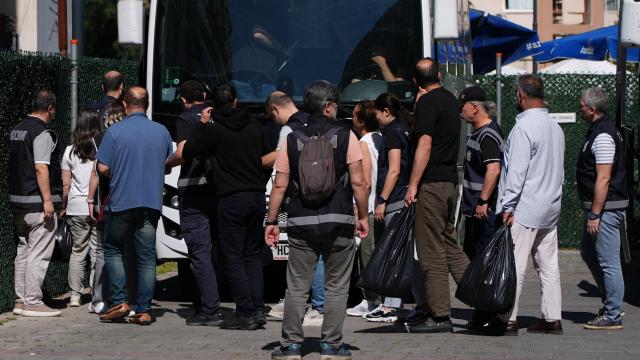 Ege Üniversitesi'ndeki usulsüzlük soruşturmasında 150 araç ve 49 taşınmaza el kondu