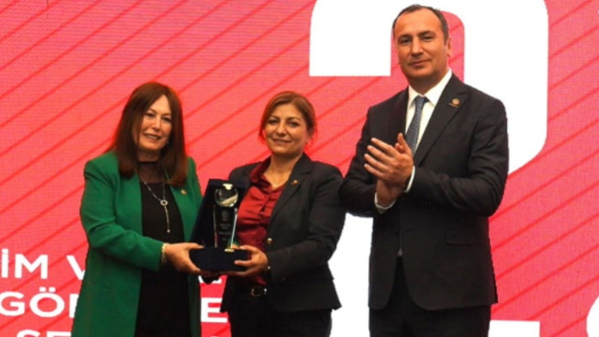 Eğitim-İş'ten SÖZCÜ'ye Yılın Gazetecilik Ödülü