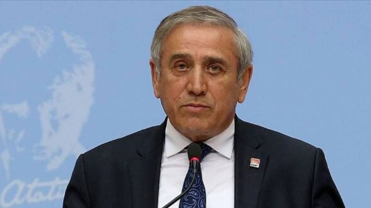 Eğitim Sen'den Yıldırım Kaya'ya kurucu başkanlık görevinde dondurma