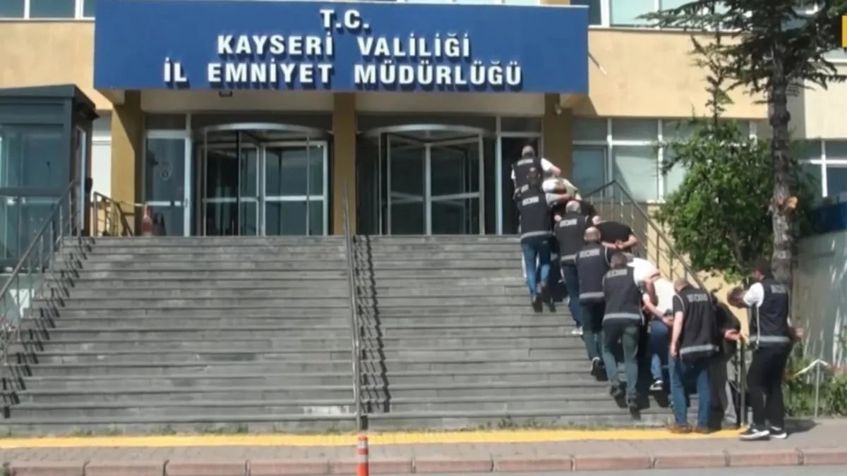 Ehliyet sınavında yapay zeka joker skandalı: 15 tutuklama