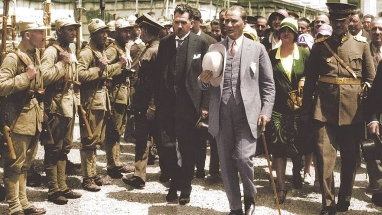 Ekvador'un Ankara Büyükelçisi Vega'dan Atatürk'e Panama Şapkası Koleksiyonu
