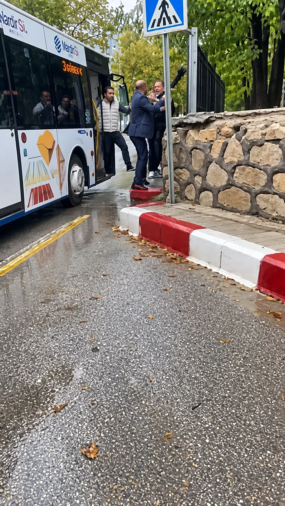 Elazığ'da Otobüs Şoförü ile Yolcu Arasında Şemsiyeli Kavga