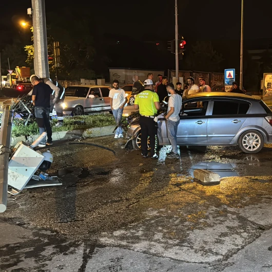Elazığ'da Otomobil-Motosiklet Çarpışması: 5 Yaralı