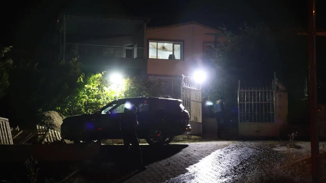 Elazığ'da husumetli eve kurşun yağdı: 4 yaralı