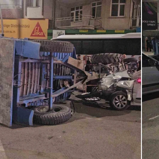 Elazığ'da Otomobil ile Traktör Çarpıştı: 5 Yaralı