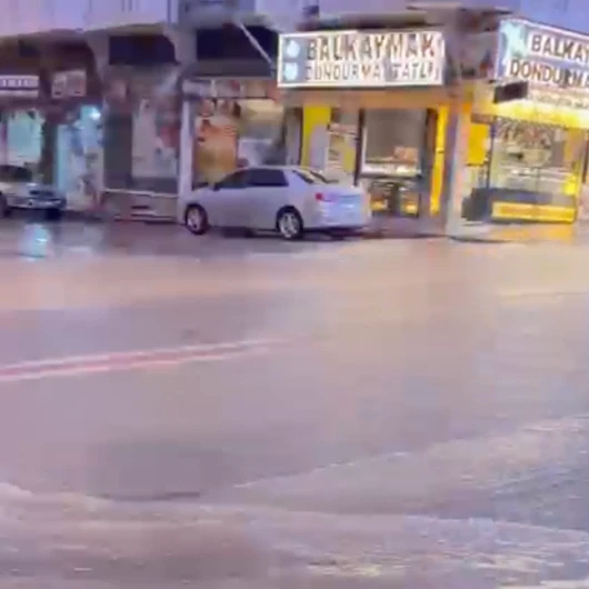 Elazığ'da Sağanak Hayatı Felç Etti