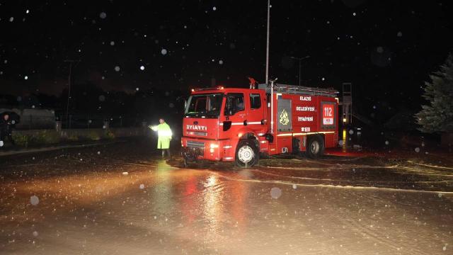 Elazığ'da Sağanak Hayatı Felç Etti