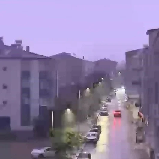 Elazığ'da Şimşekler Geceyi Gündüze Çevirdi