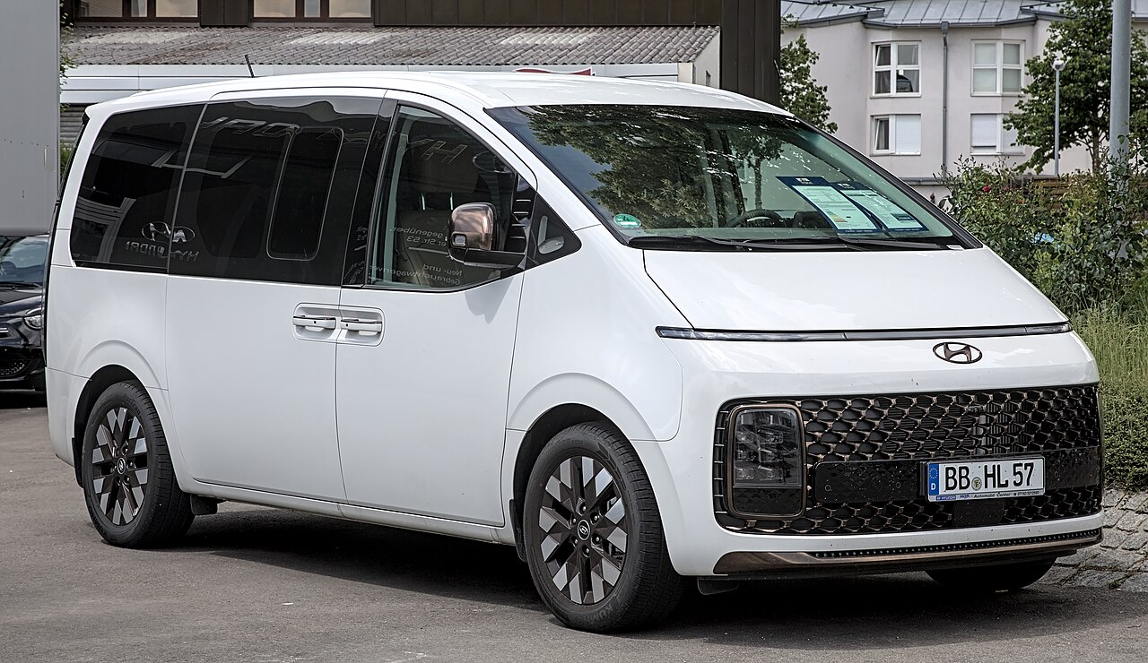 Elektrikli Hyundai Staria Avrupa'da: 430 km Menzil ve 800V Şarj