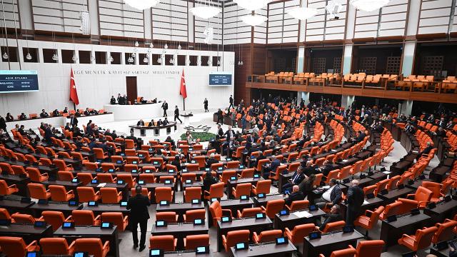 Emekli Aylığına Zam: Komisyonda Kabul Edilen Kanun Teklifi Neler Getiriyor