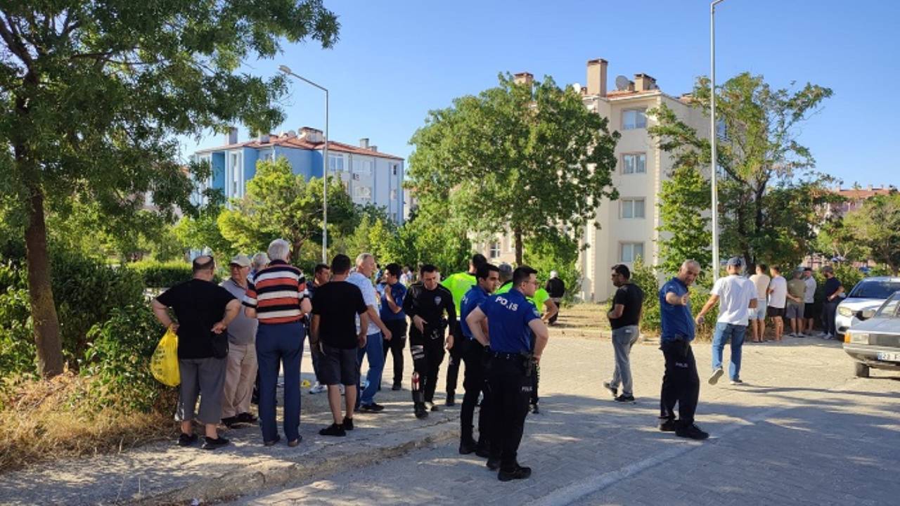 Emekli polis, tartıştığı komşu aileden 3 kişiyi yaraladı: Tutuklandı