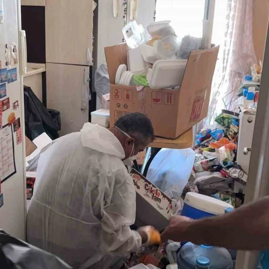 Emekli Profesörün Evinden Çıkanlar Şaşkına Çevirdi: Kütahya'da Koku İhbarı