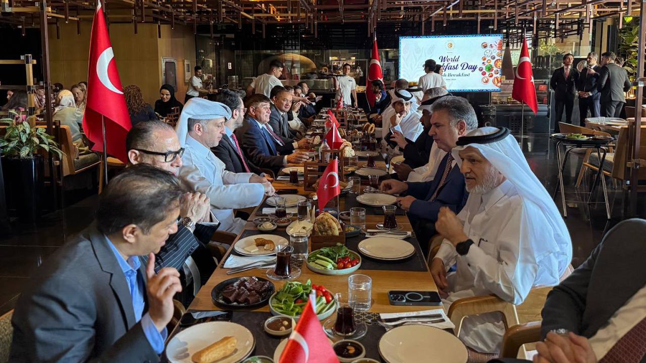 Emekli ve emekçiye zam yok elçiliklerde kahvaltı ziyafeti