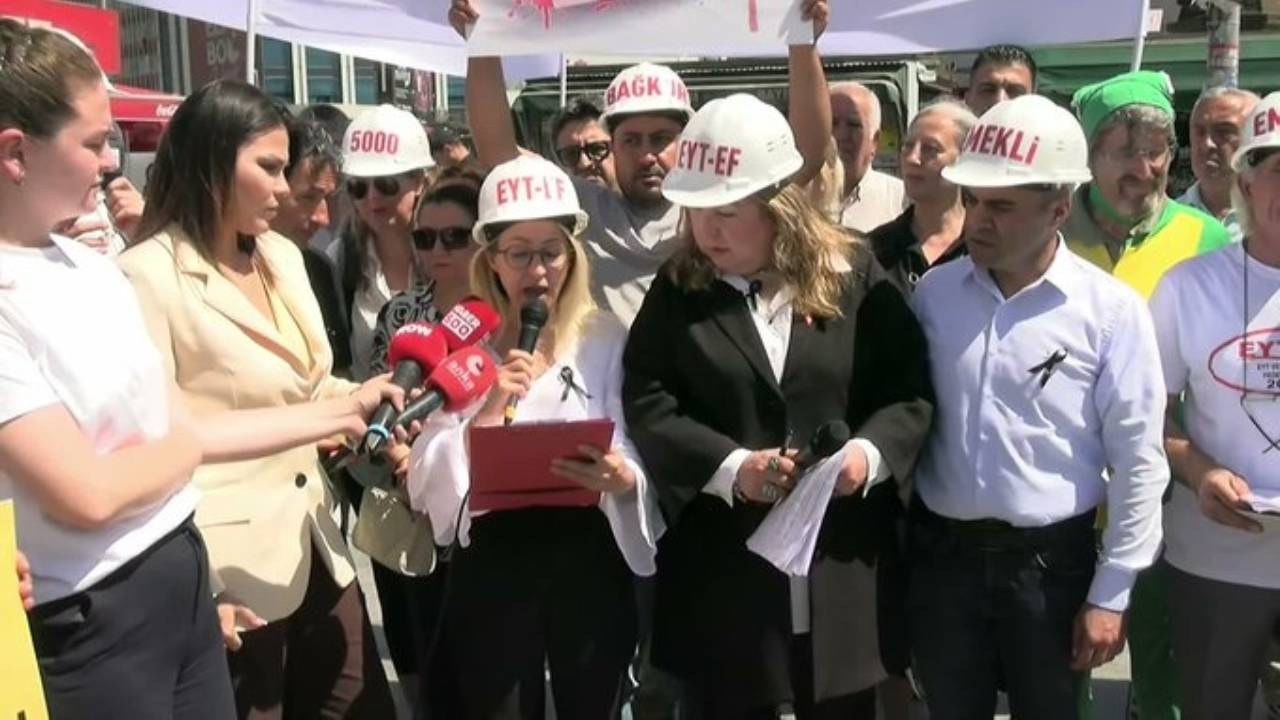 Emeklilerden Kadıköy'de İktidara Sert Tepki: 'Sadaka Değil Hakkımız, Lütuf Değil Adalet İstiyoruz
