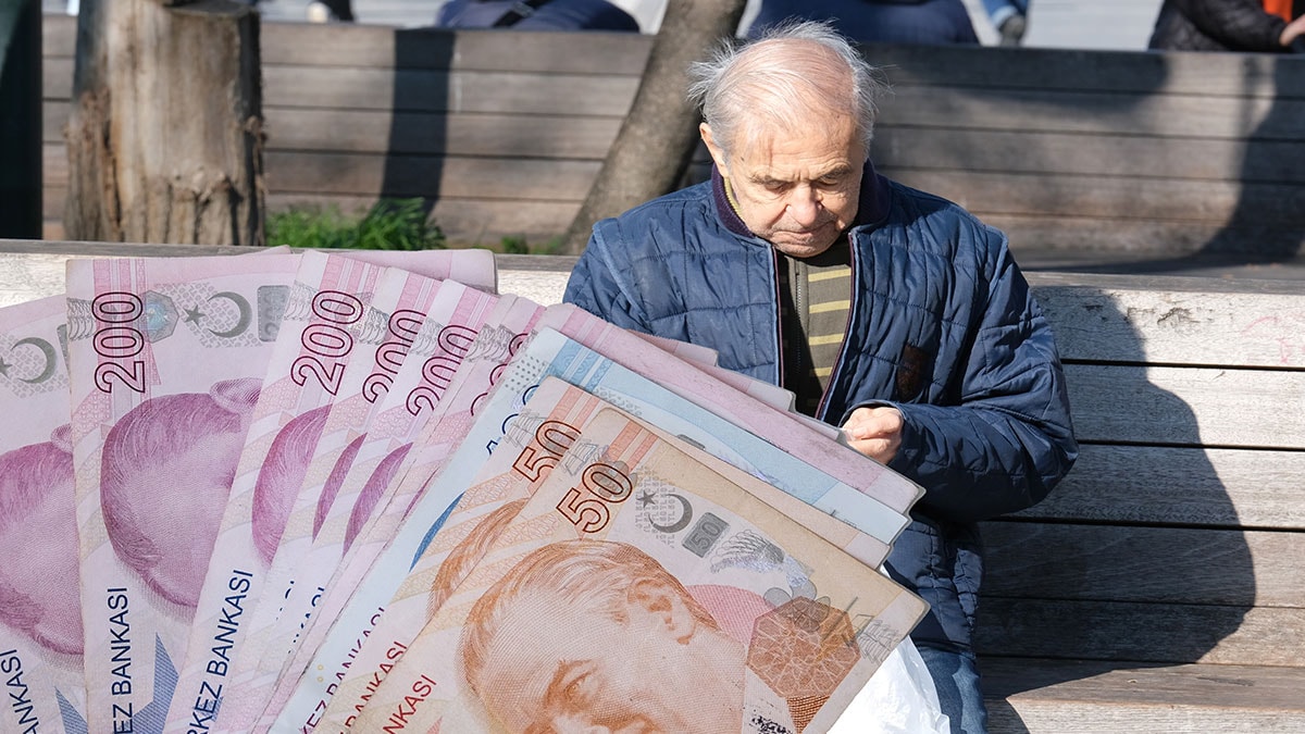 Emeklilerin Maaşı Kesilecek: İşte Yeni Düzenleme