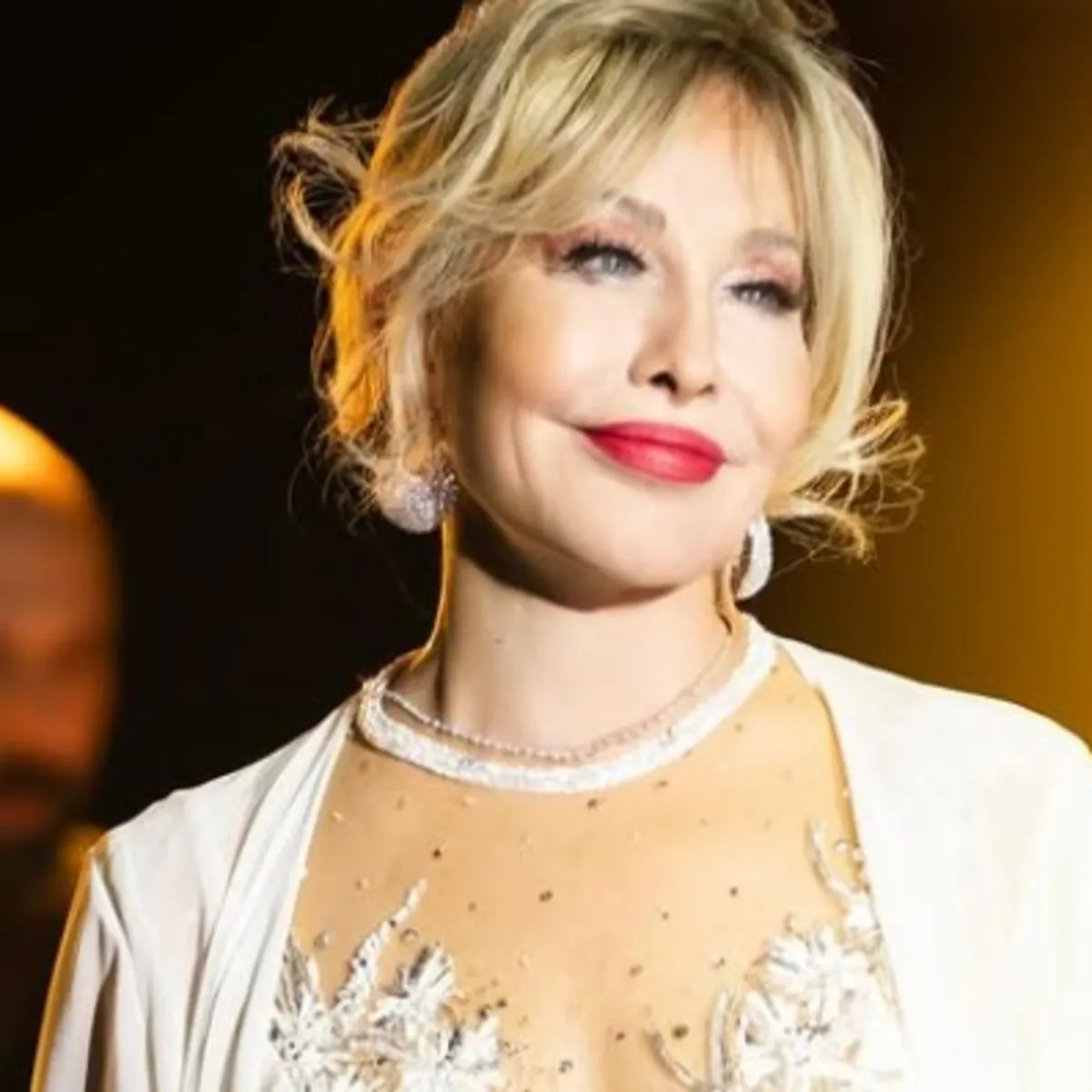 Emel Sayın'ın sağlık sorunları iki konserini erteledi