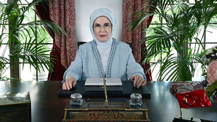 Emine Erdoğan'dan Avrupa Şampiyonu Kadın Voleybol Takımına Tebrik