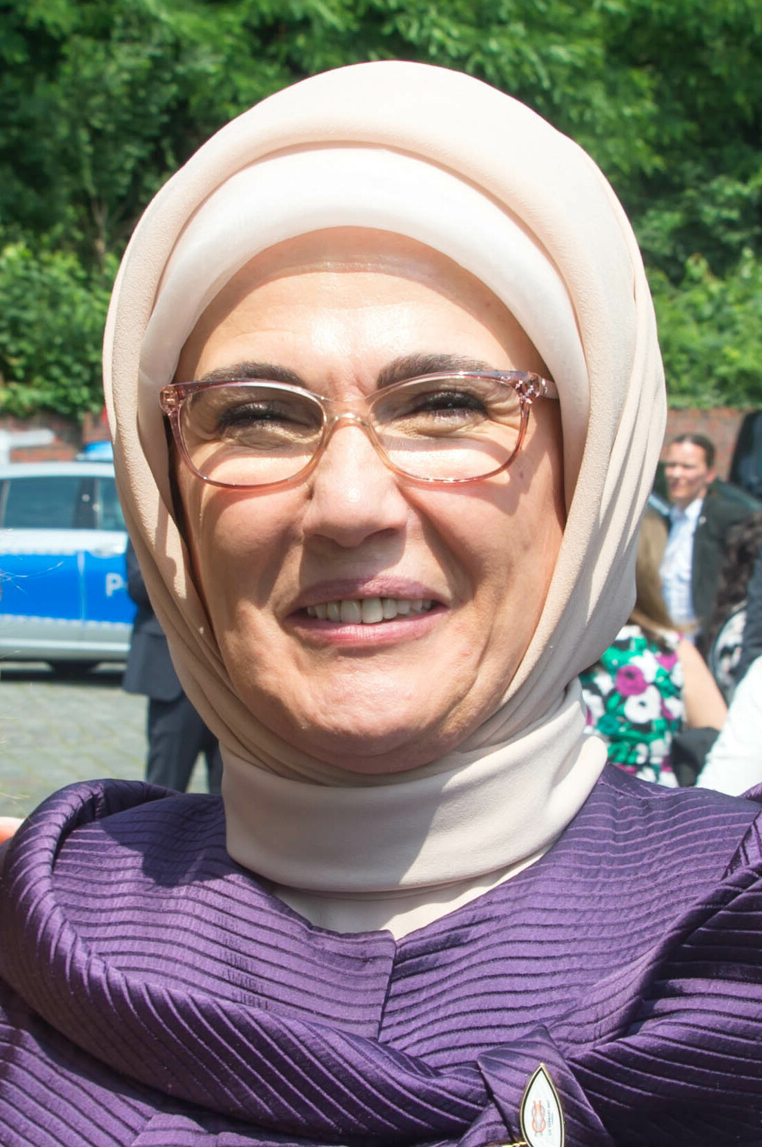 Emine Erdoğan'dan Babalar Günü mesajı: Aziz şehit babalarını selamlıyorum