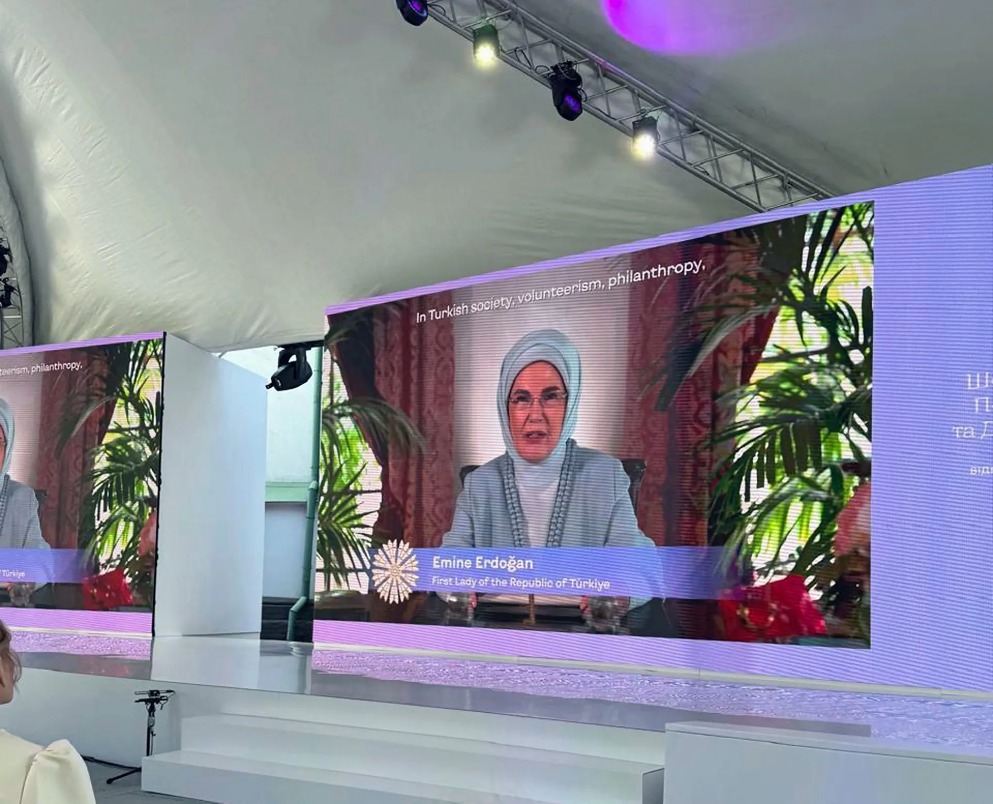 Emine Erdoğan Kiev'deki Lider Eşleri Zirvesi'nde Türk Vakıf Kültürünü Anlattı