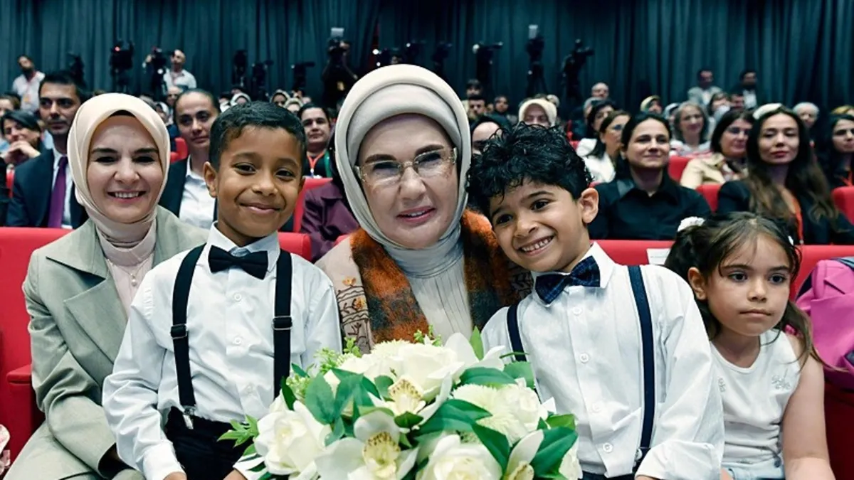 Emine Erdoğan'dan koruyucu aile çağrısı: 15 bin 803 çocuk bekliyor