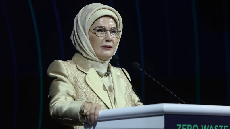 Emine Erdoğan: Koruyucu aileler gerçek gönül kahramanlarımız