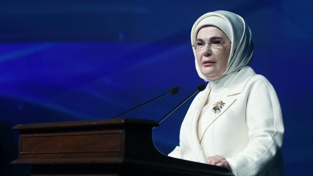 Emine Erdoğan'dan YKS'ye girecek öğrencilere başarı mesajı