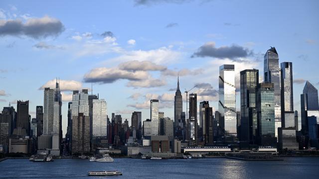 Empire State binasına tırmanan çifte evlilik teklifi sonrası gözaltı