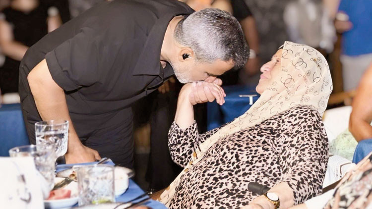 Emrah: Bugün Ayaktaysam Annem Sayesinde