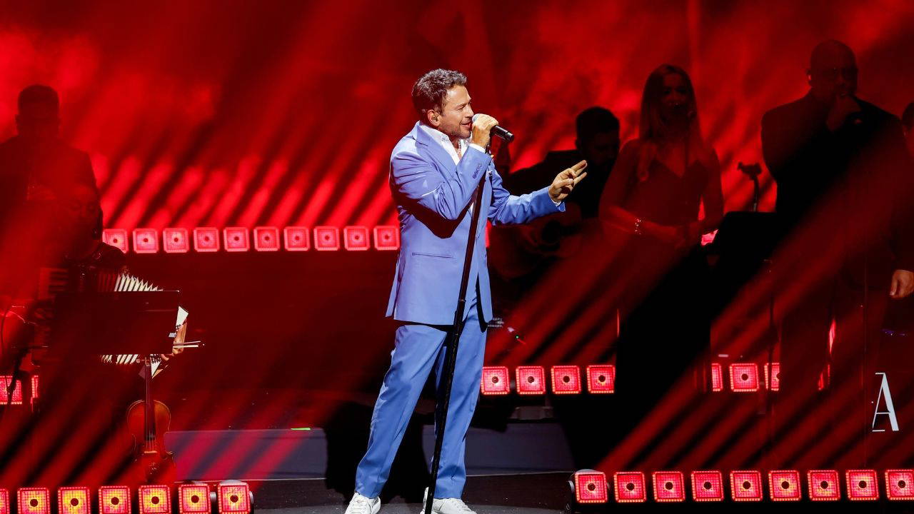 Emre Altuğ'dan 'Bir Pop Masalı': 70 Yıllık Hafıza Sahnede